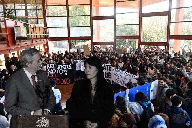Gráfica de agresión a ministra de Ciencia / Agencia Uno