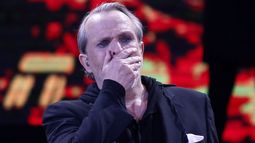 FOTOS| El criticado reconocimiento que recibió Miguel Bosé en su décima presentación en el Festival de Viña