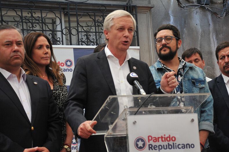 7836 a uno 1617263.jpg