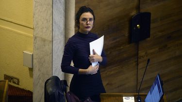“La posición de clase y pinochetismo extremo de la ministra no la dejan ver el fondo del problema”: Camila Vallejos fustiga a Cubillos por Paro Docente
