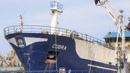 Caso Bruma: pescadores se querellan contra Blumar por contaminar agua tras derrame de 5 mil litros de diésel Caso Bruma: pescadores se querellan contra Blumar por contaminar agua tras derrame de 5 mil litros de diésel