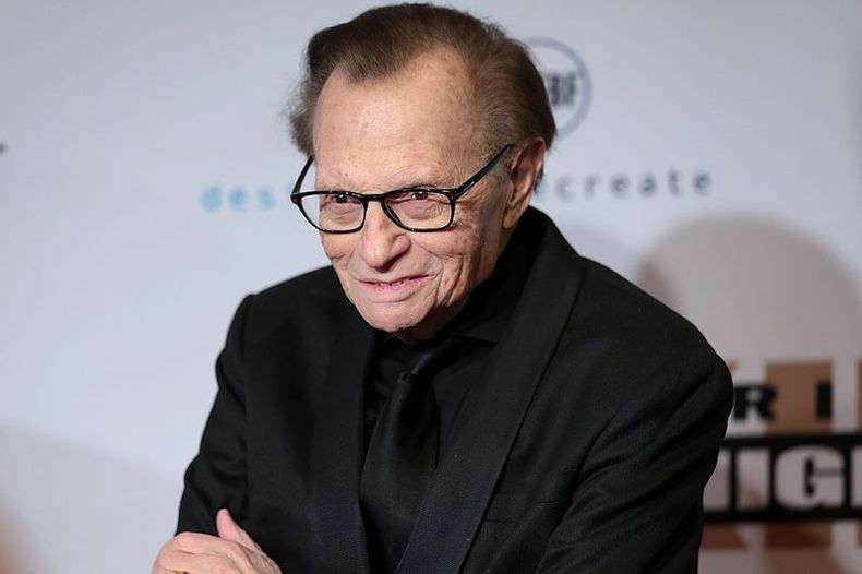 Larry_King_33369313612.jpg