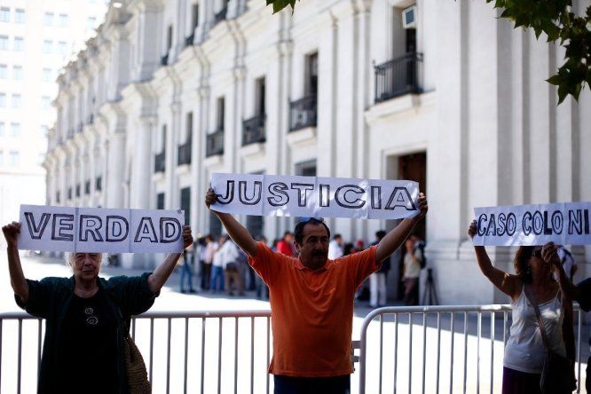 Protesta Colonia Dignidad en La Moneda / Agencia Uno