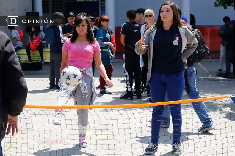 29060 jovenes haciendo ejercicio.webp