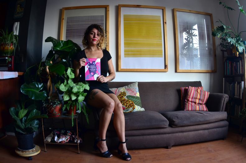 foto autora scaled.jpg