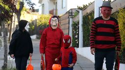 ¿Salir a pedir dulces con paraguas? Así estará el clima esta noche de Halloween en Santiago
