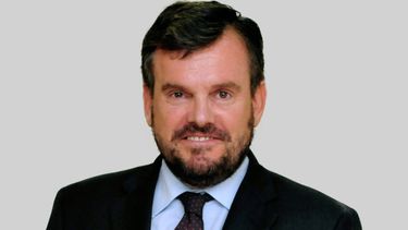 Firma representada por el hijo de Carlos Larraín se adjudicó millonario contrato con el Mineduc