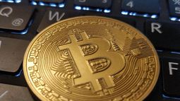 Condenan a dos personas por tráfico de drogas adquiridas con bitcoins en la deepweb