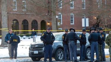 Otro tiroteo en EE.UU.: Tres muertos tras disparos en universidad y autor logra escapar