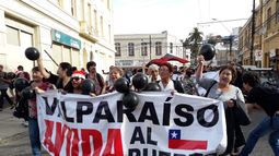 Camilo Santibañez, historiador: “La situación de eventualidad por la que se movilizan los trabajadores de Valparaíso es propia de inicios del siglo pasado”