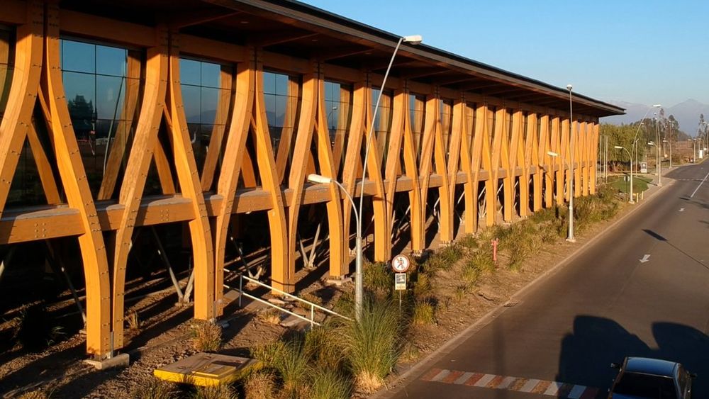 Te contamos cómo la madera reciclada avanza hacia la economía circular en Chile, pese a la falta de una red nacional de recolección.