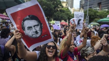 Mujeres de todo el mundo marchan para decirle no a Bolsonaro