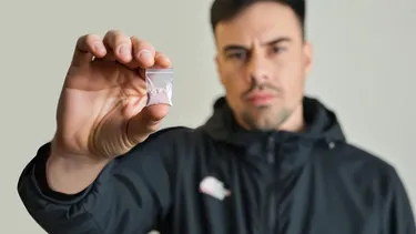 “No podemos normalizar bolsitas de droga en las plazas”:  César Leiva y su propuesta para atacar el consumo de drogas duras