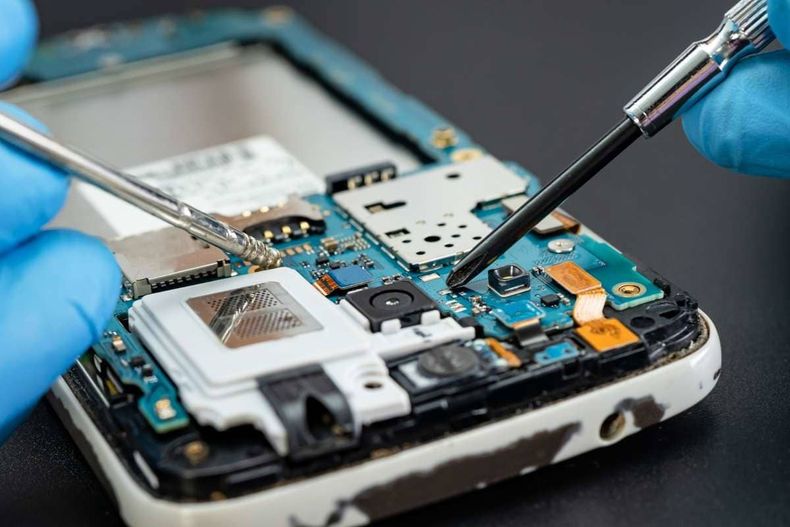 reparacion celular shutterstock.jpg