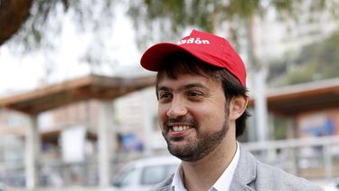 Jorge Sharp anuncia que Historia y Educación Física se mantendrán como asignaturas obligatorias en Valparaíso