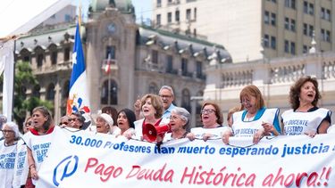 Proyecto de aporte a la deuda histórica incluye $4,5 millones por docente y prioriza a los mayores