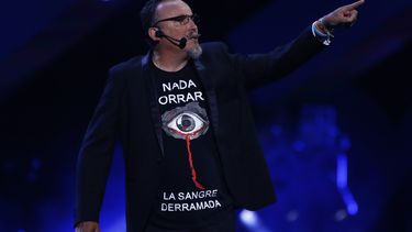 Que se vaya el presidente: hasta el loro del Flaco lo pide