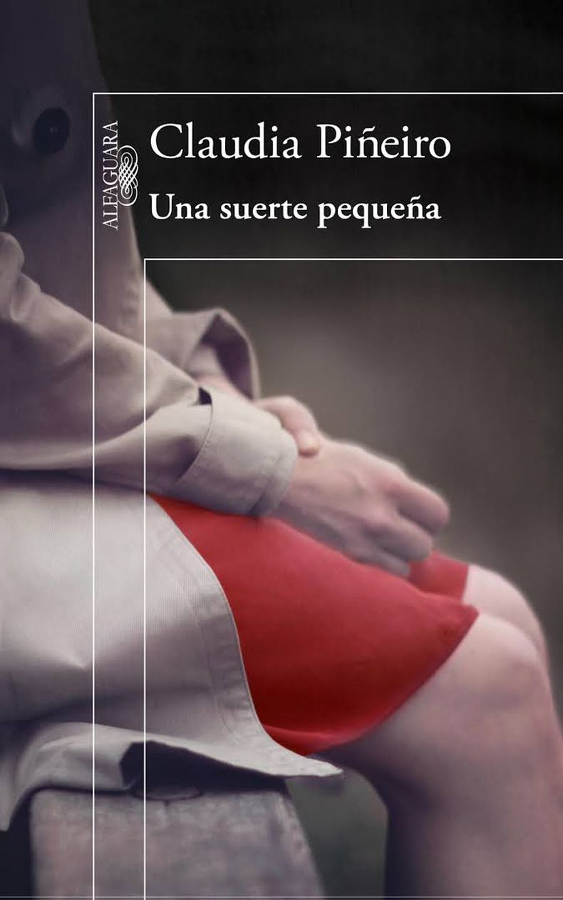 Portada del libro Una suerte pequeña, de Claudia Piñeiro.