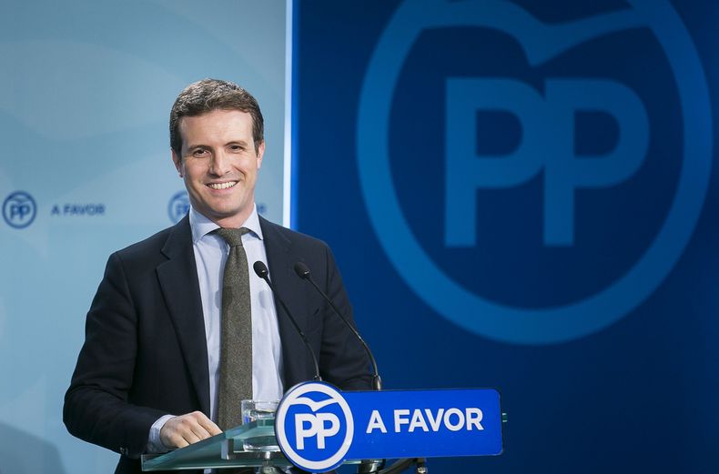 Rueda_de_prensa_de_Pablo_Casado_2017 scaled.jpg
