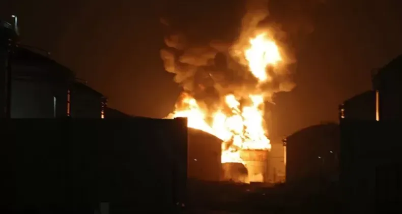 31352 efe cntxt por ataque eeuu contra iran isla petrolera vital a.webp