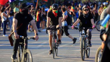 VIDEOS| Primera manifestación de marzo comienza con gran caravana de ciclistas por el Apruebo
