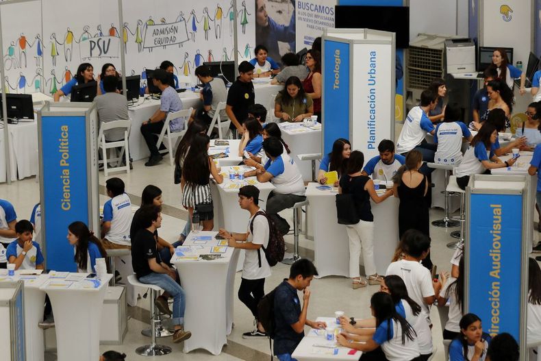 Feria universitaria / Agencia Uno