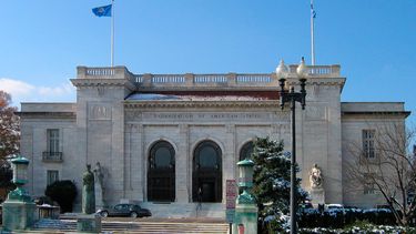 OEA homenajea a Salvador Allende y da su nombre a puerta principal de sede en Washington