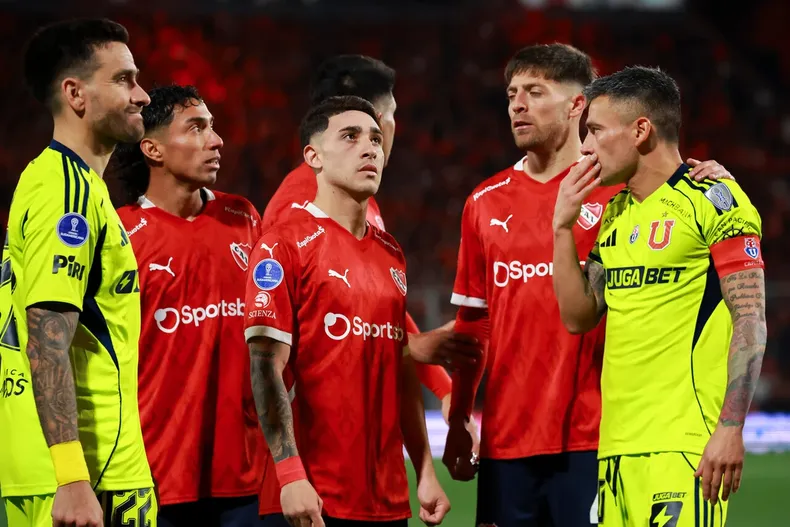 u de chile vs independiente violencia en avellaneda deja 19 chilenos heridos dos estan graves y en cirugia.webp