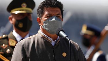 Perú: Presidente Castillo promete consultar si peruanos quieren una nueva Constitución
