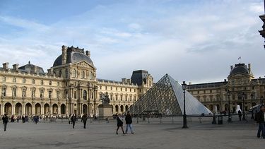 Nuevo ataque terrorista en Francia provoca el caos en el Museo del Louvre de París