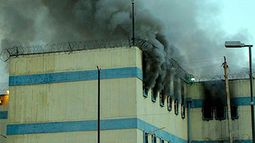 Tragedia en cárcel de San Miguel: 307 familiares serán compensados con casi $13 mil mill en total