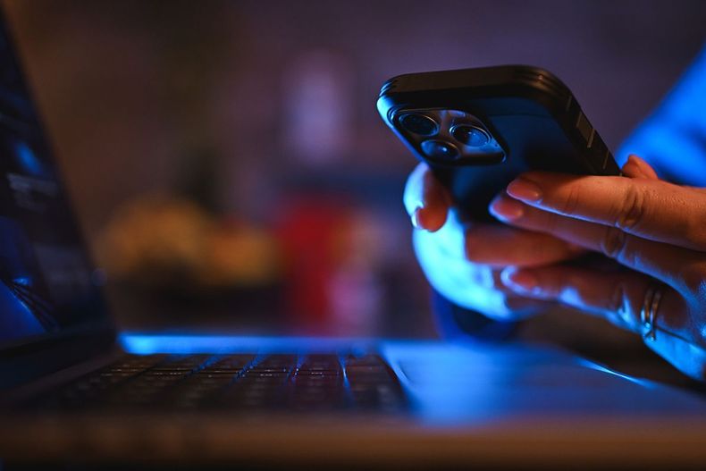 La Inteligencia Artificial promete acelerar la sostenibilidad global, pero su propio consumo energético podría convertirla en un obstáculo ecológico.