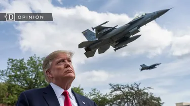 El Desconcierto | 13933 donald trump mirando unos aviones f 18.webp