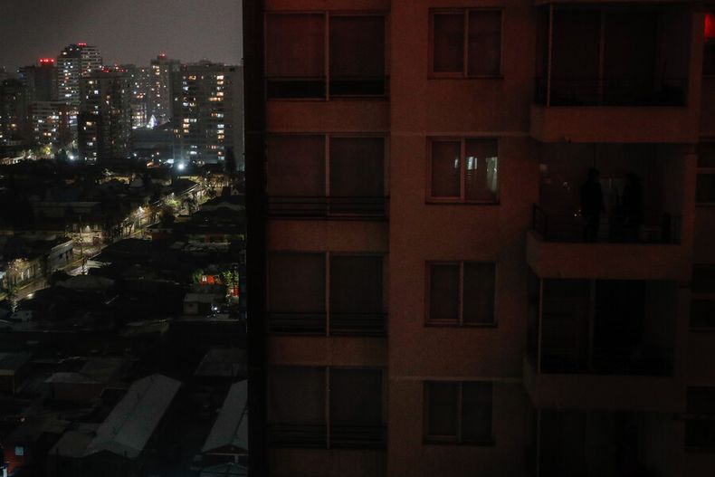 vecinos que no cumplan reglamento de copropiedad no pueden sufrir cortes de luz por parte de edificio.jpg