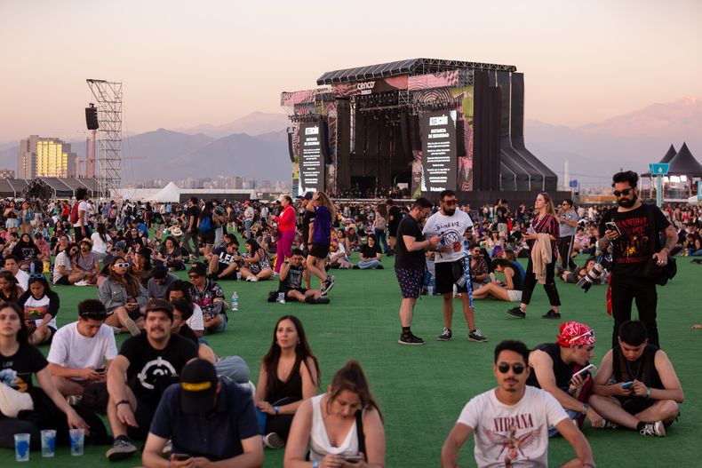 2055 lollacl.jpg