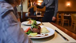 Reclamó por mayor precio de plato en promoción y local la funó en RRSS con fotos y malos comentarios: Corte ordena eliminar