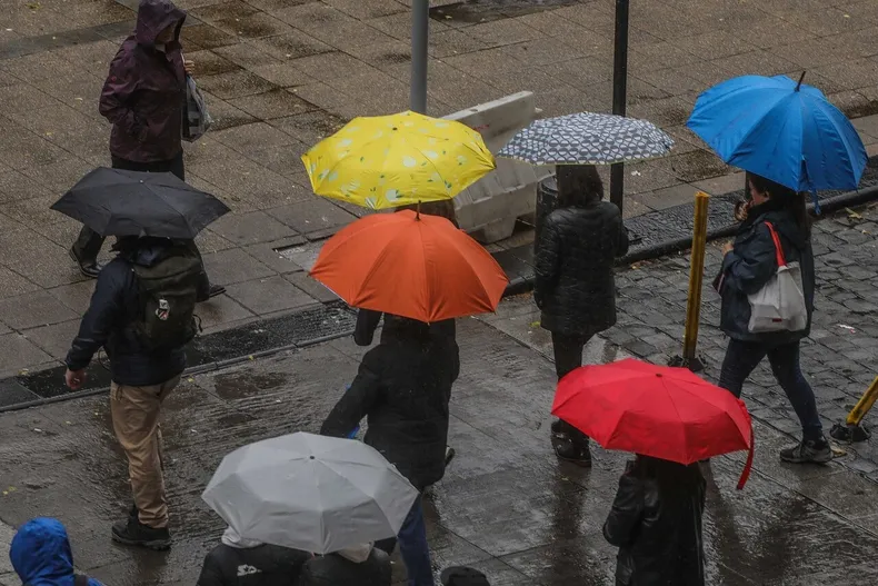 22834 lluvia santiago sabado domingo.webp