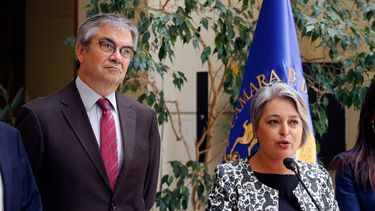 Gobierno rechaza el autopréstamo de fondos de pensiones y lo califica de “autoengaño”
