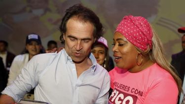 Policía de Colombia investiga espionaje a candidato presidencial y posible plan de atentado