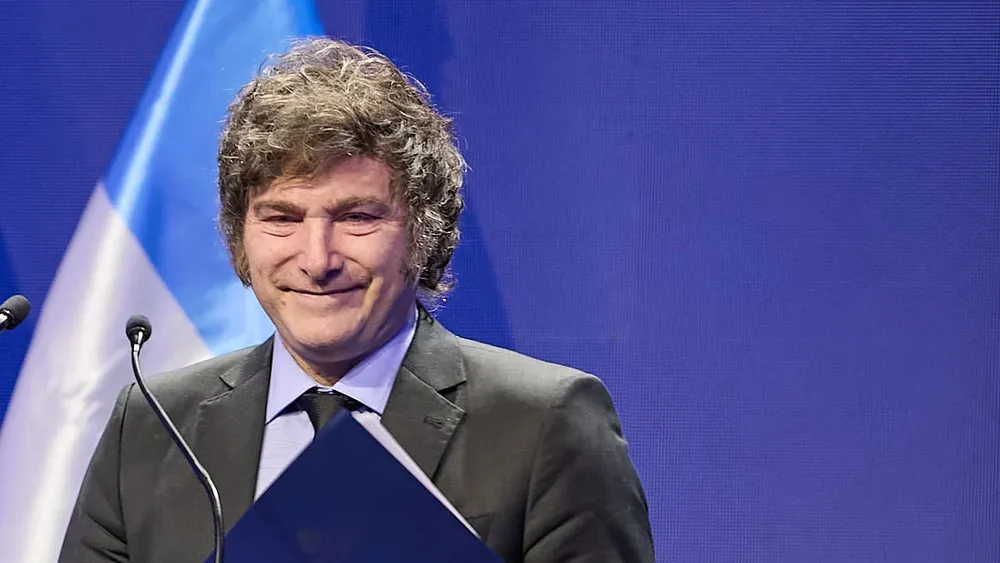 Milei autoriza alza salarial del 89% a su gabinete y habilita detenciones sin orden judicial por parte de la SIDE