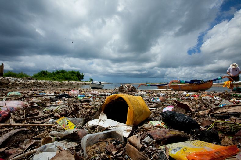 plastico oceano.jpg