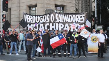 Cientos de trabajadores en La Moneda: Sigue presión a Boric por más arancel al acero chino