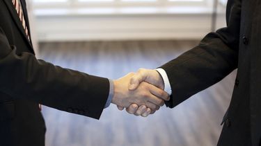 Alta insatisfacción entre consumidores en Chile: Una sociedad donde las empresas son percibidas como confiables funciona mejor