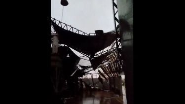 VIDEO| Argentina: Temporal causa estragos y al menos 13 muertos al hundirse techo de pabellón