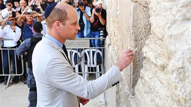 Diplomacia británica reconoce a Jerusalén como territorios palestinos ocupados en viaje de príncipe William