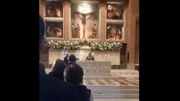 VIDEO| Cantan himno nacional con estrofa incluida en dictadura en iglesia de Vitacura