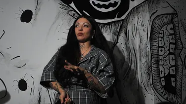 “¿Será que las rubias…?”: Mon Laferte sorprende con su drástico cambio de look