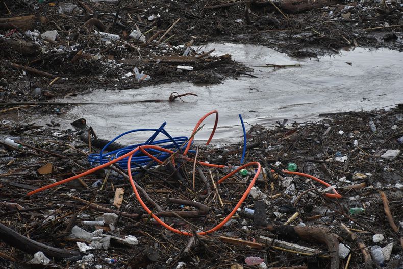Basura en el mapocho.jpg