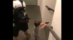 VIDEO| Un niño jugando a ser asesino: La publicación de Eduardo Bolsonaro luego de que la policía de Brasil asesinara a una niña de ocho años