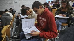 Estudiantes pueden postular por celular, tablet o pc: Extienden trámites para Gratuidad